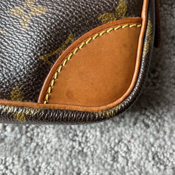 Authentic Louis Vuitton Marly Clutch - Picture 6 of 16